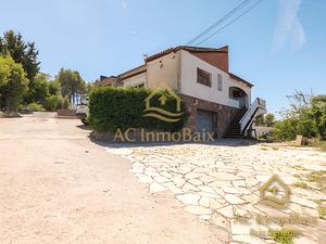 Finca residencial con dos viviendas en parcela de 3.790 m2